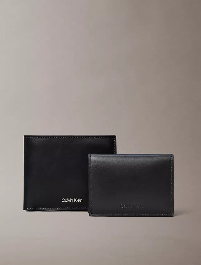 Cartera plegable con logotipo en relieve y tarjetero Cartera plegable con logotipo en relieve y tarjetero