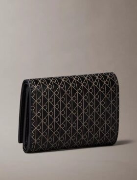 Cartera tríptica con logotipo en todo el diseño