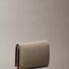 Cartera tríptica con logotipo en todo el diseño Cartera tríptica con logotipo en todo el diseño