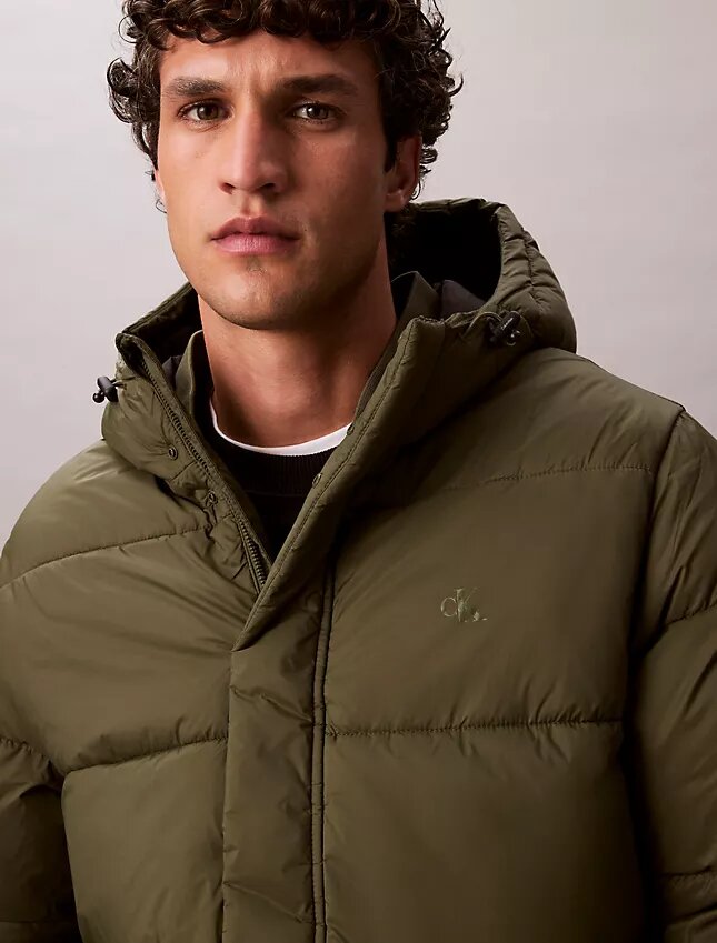 Chaqueta acolchada con capucha Chaqueta acolchada con capucha