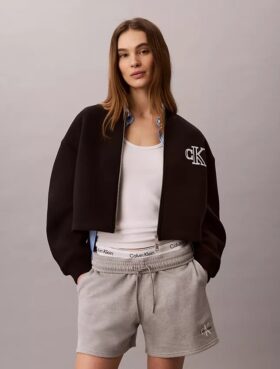 Chaqueta bomber corta y holgada