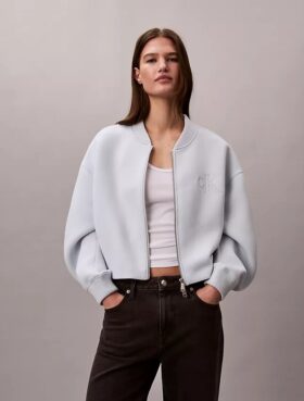 Chaqueta bomber corta y holgada