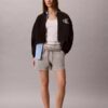 Chaqueta bomber corta y holgada