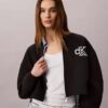 Chaqueta bomber corta y holgada