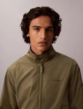 Chaqueta bomber de nylon con rejilla