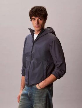 Chaqueta cortavientos de nailon