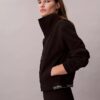 Chaqueta cortavientos deportiva moderna