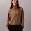 Chaqueta cortavientos deportiva moderna