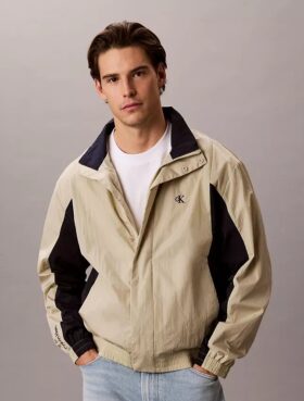 Chaqueta cortavientos ligera de nailon con bloques de color