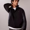 Chaqueta cortavientos ligera de nailon con bloques de color Chaqueta cortavientos ligera de nailon con bloques de color