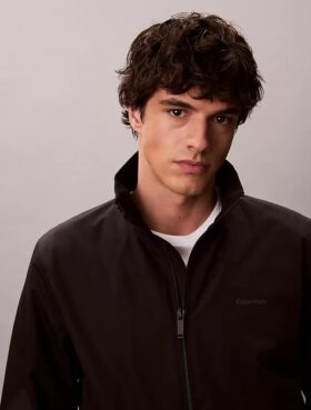 Chaqueta cortavientos mate