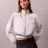 Chaqueta deportiva corta de tejido holgado