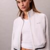 Chaqueta deportiva corta de tejido holgado