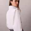 Chaqueta deportiva corta de tejido holgado