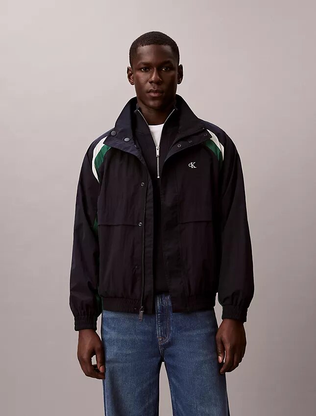 Chaqueta deportiva de nailon con bloques de color Chaqueta deportiva de nailon con bloques de color