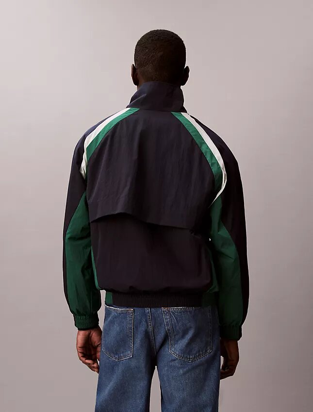 Chaqueta deportiva de nailon con bloques de color Chaqueta deportiva de nailon con bloques de color