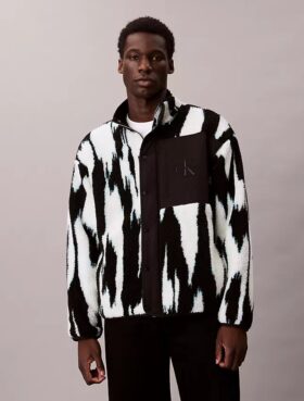 Chaqueta holgada con cuello alto y estampado Sherpa