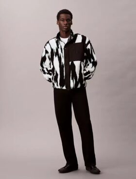 Chaqueta holgada con cuello alto y estampado Sherpa