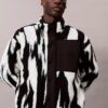 Chaqueta holgada con cuello alto y estampado Sherpa