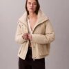 Chaqueta holgada con cuello de sherpa Chaqueta holgada con cuello de sherpa