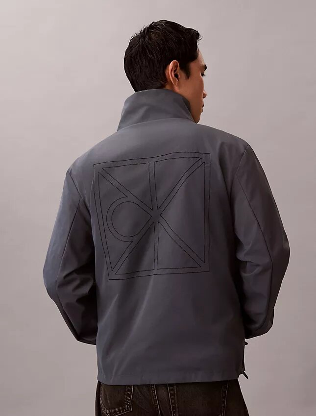 Chaqueta reversible con logotipo en todo el tejido Chaqueta reversible con logotipo en todo el tejido