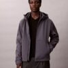 Chaqueta softshell con capucha y cremallera Chaqueta softshell con capucha y cremallera
