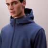 Chaqueta softshell con capucha y cremallera Chaqueta softshell con capucha y cremallera