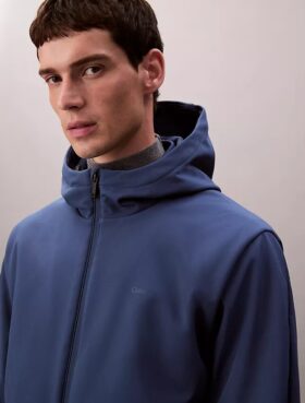 Chaqueta softshell con capucha y cremallera