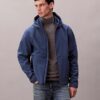 Chaqueta softshell con capucha y cremallera Chaqueta softshell con capucha y cremallera