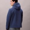 Chaqueta softshell con capucha y cremallera Chaqueta softshell con capucha y cremallera