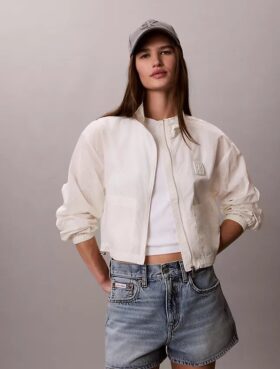 Chaqueta técnica perforada con logotipo