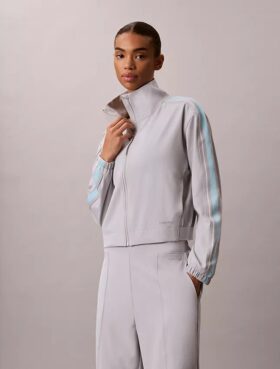 Chaqueta tejida con cinta con el logotipo Commuter
