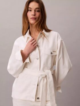 Chaqueta vaquera ajustada con cinturón