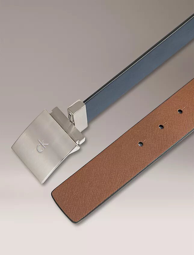 Cinturón reversible con placa con el logotipo cuadrado Cinturón reversible con placa con el logotipo cuadrado
