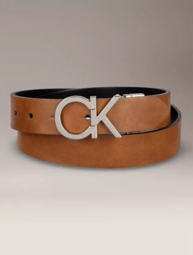 Cinturón reversible con placa con el logotipo Monogram