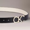 Cinturón reversible con placa con el logotipo Monogram