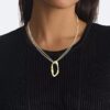 Collar con colgante de forma redonda y orgánica
