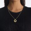 Collar con colgante redondo escultural