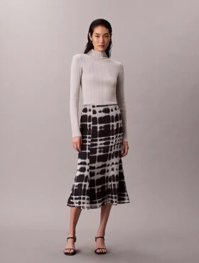 Falda midi acampanada estampada