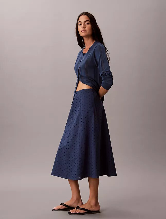 Falda midi con bordados Falda midi con bordados