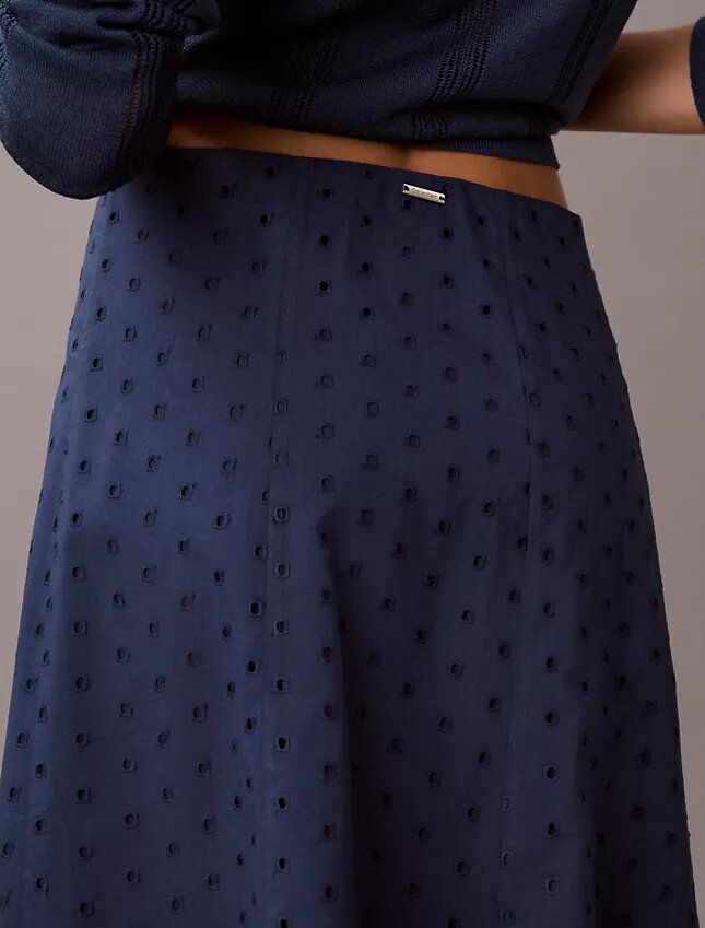 Falda midi con bordados Falda midi con bordados