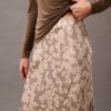Falda midi de satén arrugado estampado