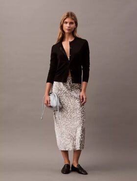 Falda midi estampada de satén arrugado Falda midi estampada de satén arrugado