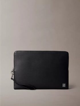 Funda para portátil con logotipo en relieve