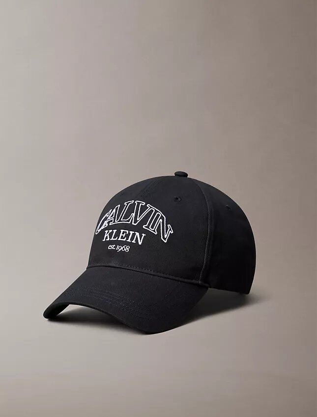 Gorra con logotipo curvado Gorra con logotipo curvado