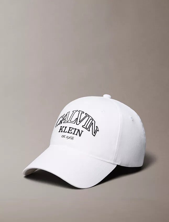 Gorra con logotipo curvado Gorra con logotipo curvado