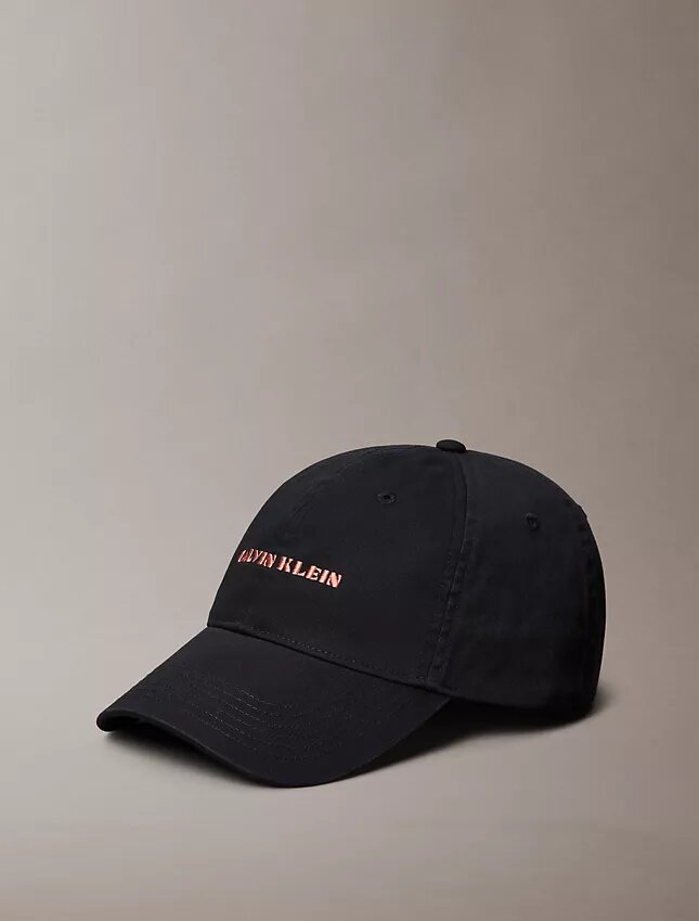 Gorra con logotipo gráfico bordado Gorra con logotipo gráfico bordado