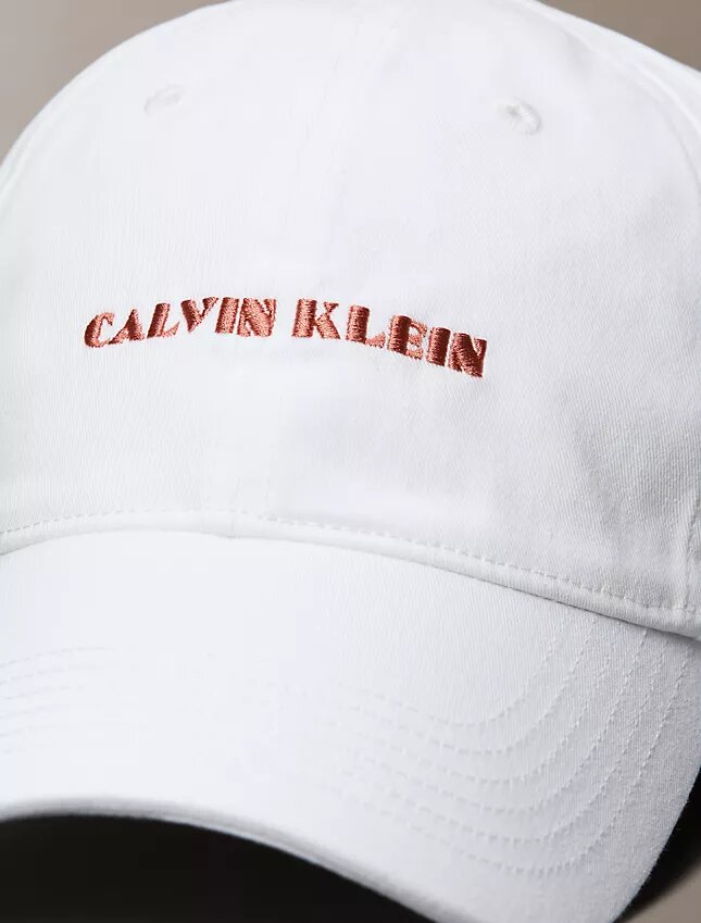 Gorra con logotipo gráfico bordado Gorra con logotipo gráfico bordado