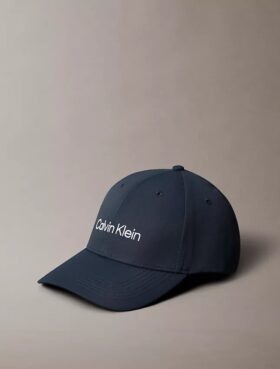 Gorra de béisbol con el logotipo bordado estándar