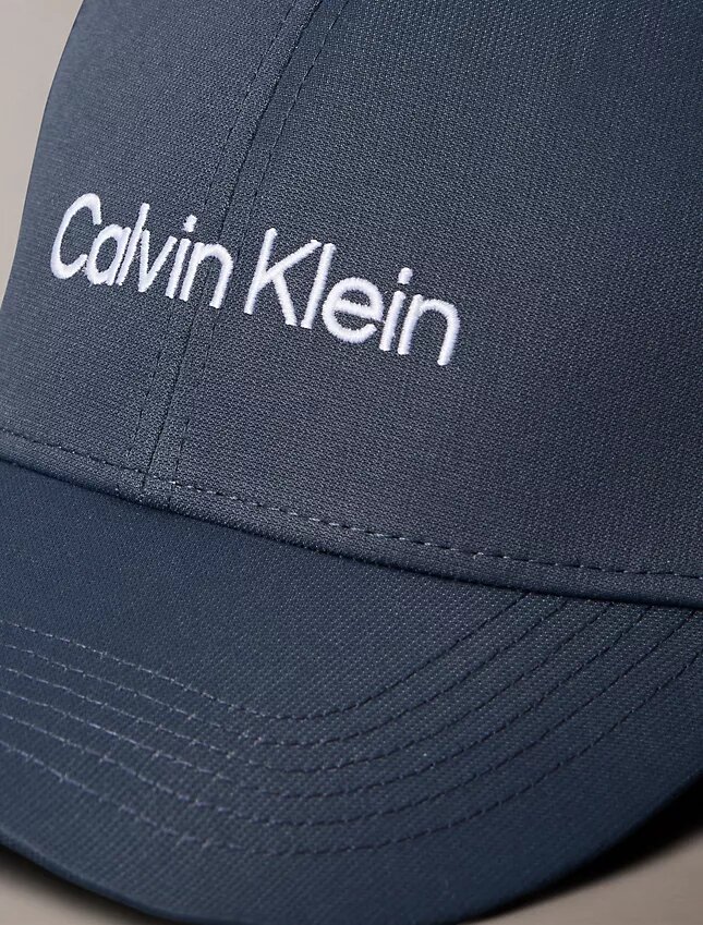 Gorra de béisbol con el logotipo bordado estándar Gorra de béisbol con el logotipo bordado estándar